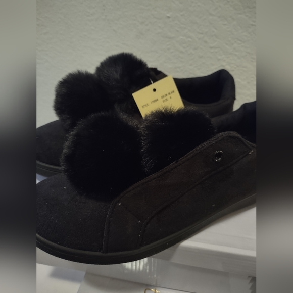 Pom pom slip on shoe - Picture 2 of 4